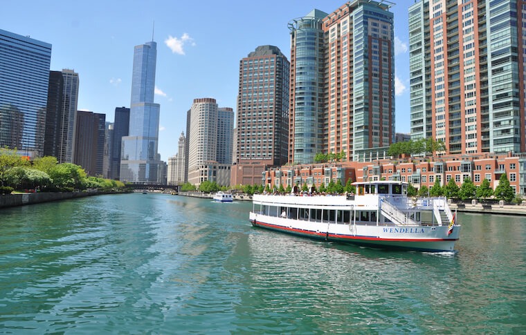 Boat Tour of Chicago Architecture | Chicago Travel & Tours